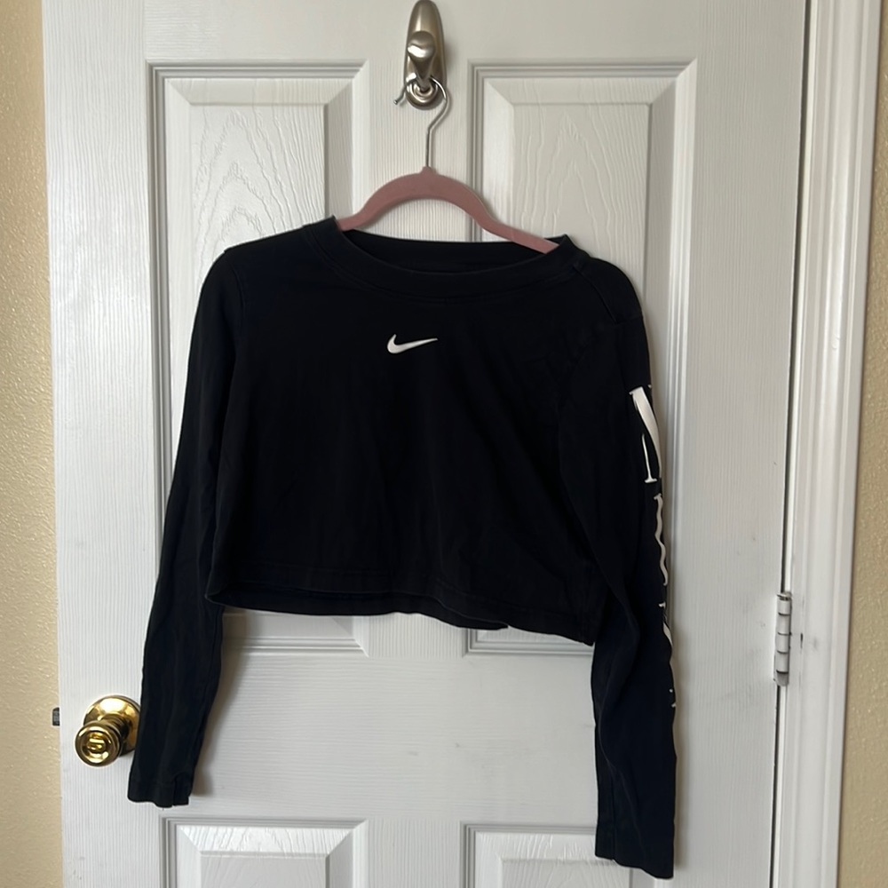 🌸 Black Long Sleeve Nike Crop 🌸